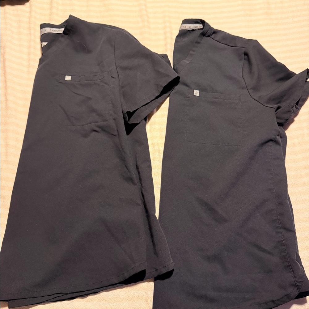 Fabletics Vital 1-Pocket Scrub Women's Black Short Sleeve XL